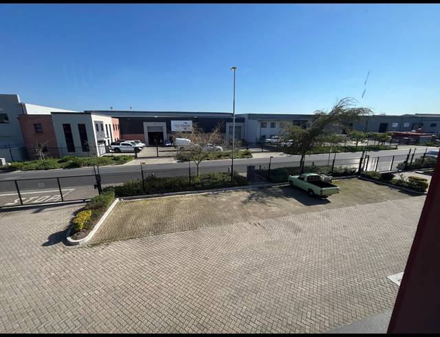 342M² WAREHOUSE TO LET IN STIKLAND INDUSTRIAL